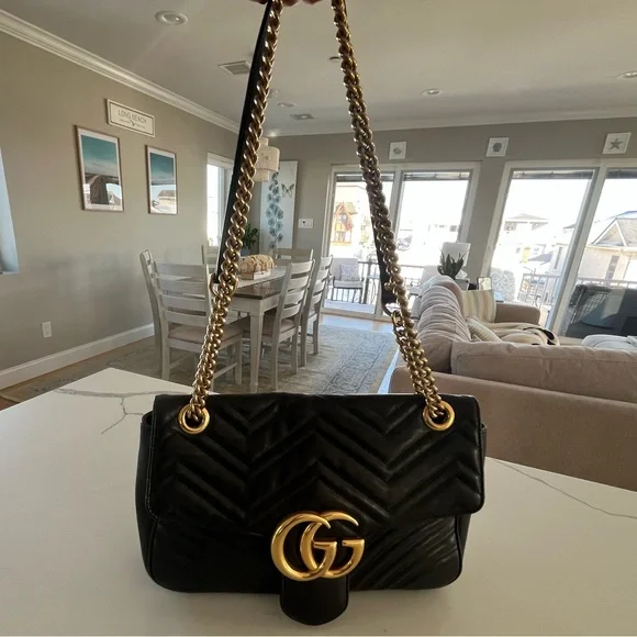 Gucci - GG Marmont Medium Matelassé
Shoulder / Crossbody Bag Chevron Leather - Picture 3 of 17